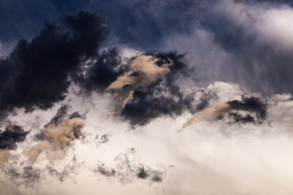 Free Image of  Grey and white clouds 