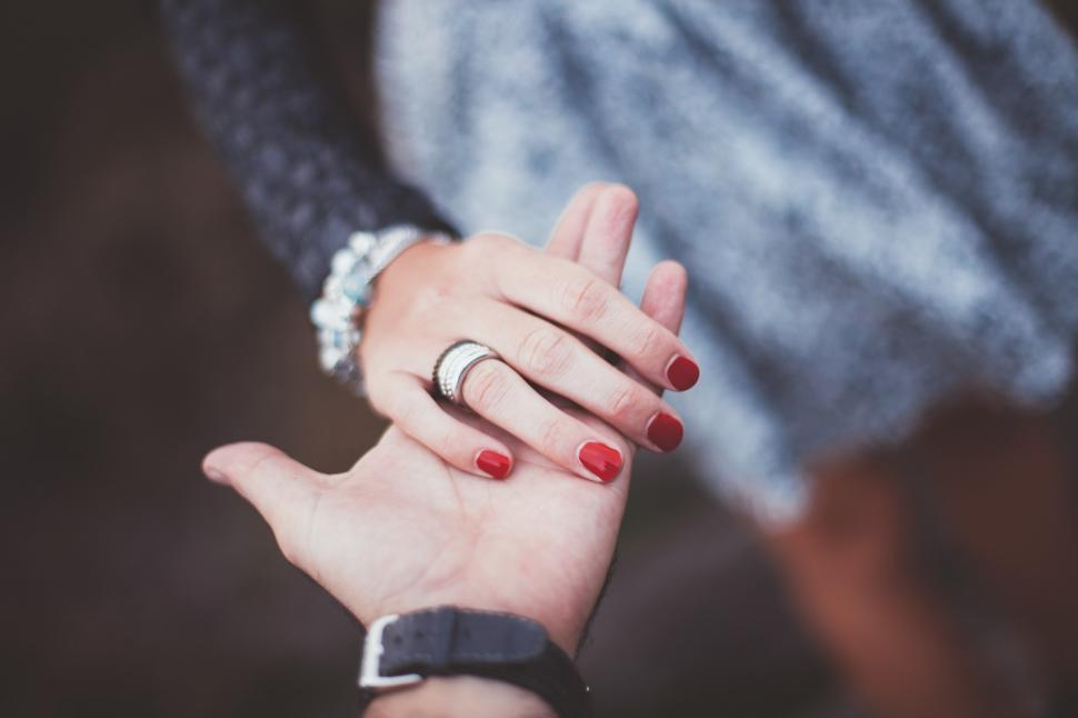 Free Image of Couple holding hands 