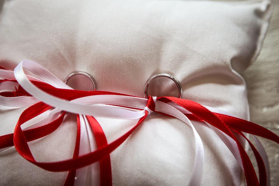 Free Image of Wedding rings  