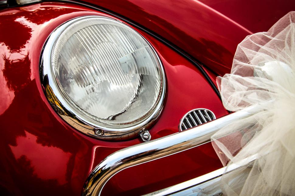 Free Image of Vintage wedding car 