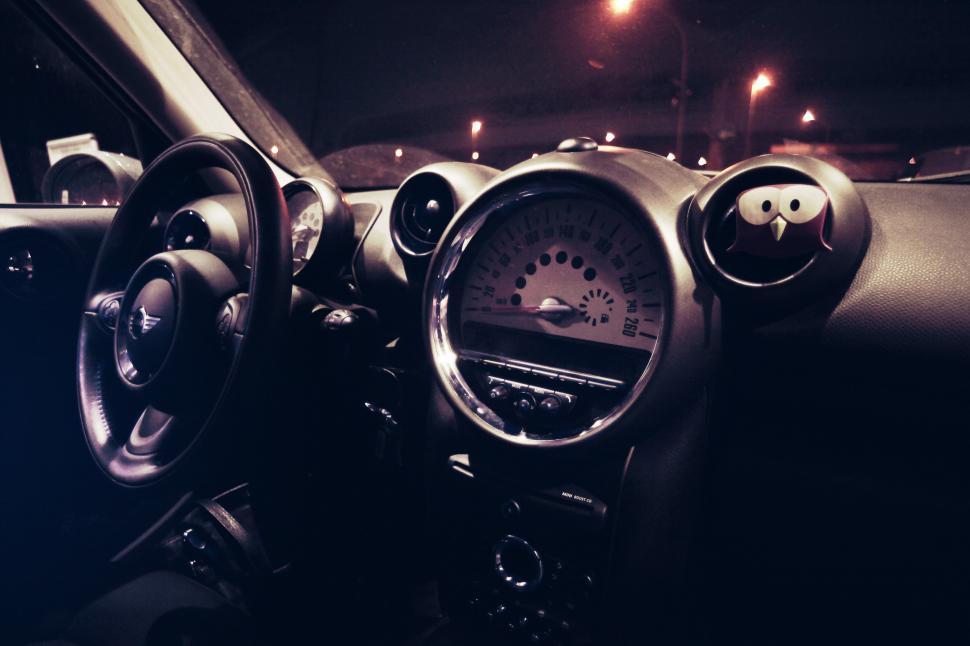 Free Image of Mini Cooper car interior 