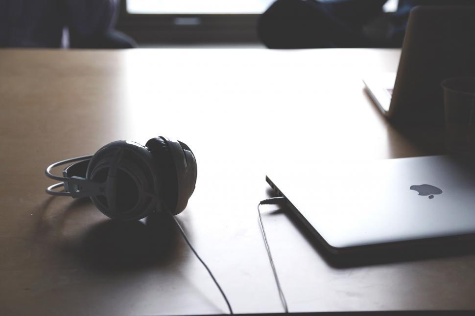 Free Image of Headphones and laptop 