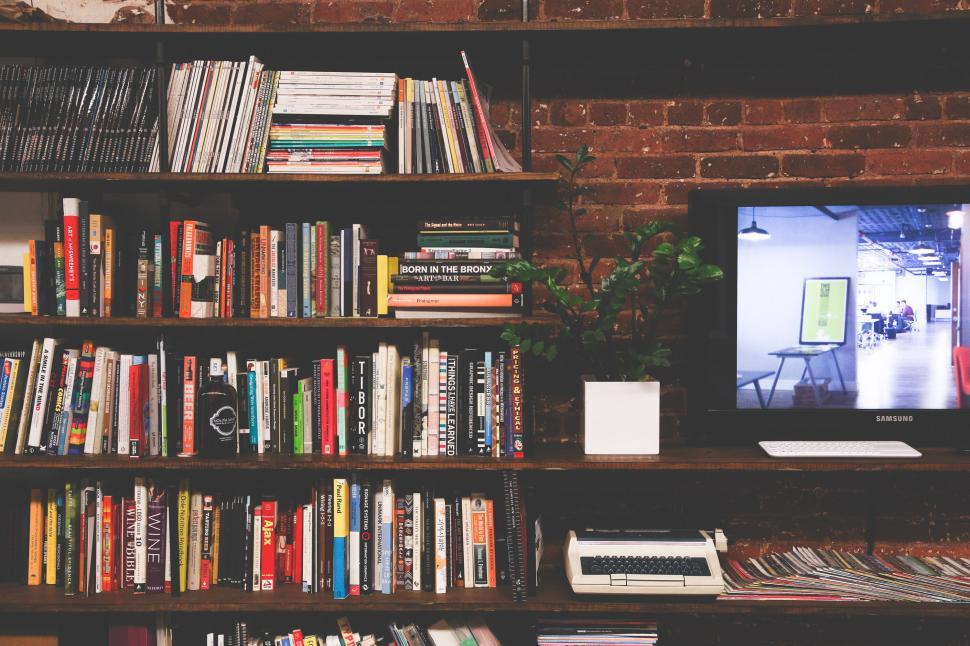 Free Image of Books on shelf with TV 