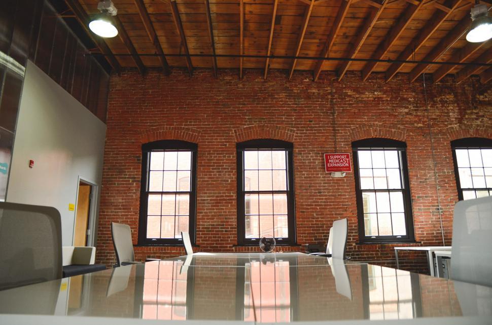 Free Image of Nice old office space 