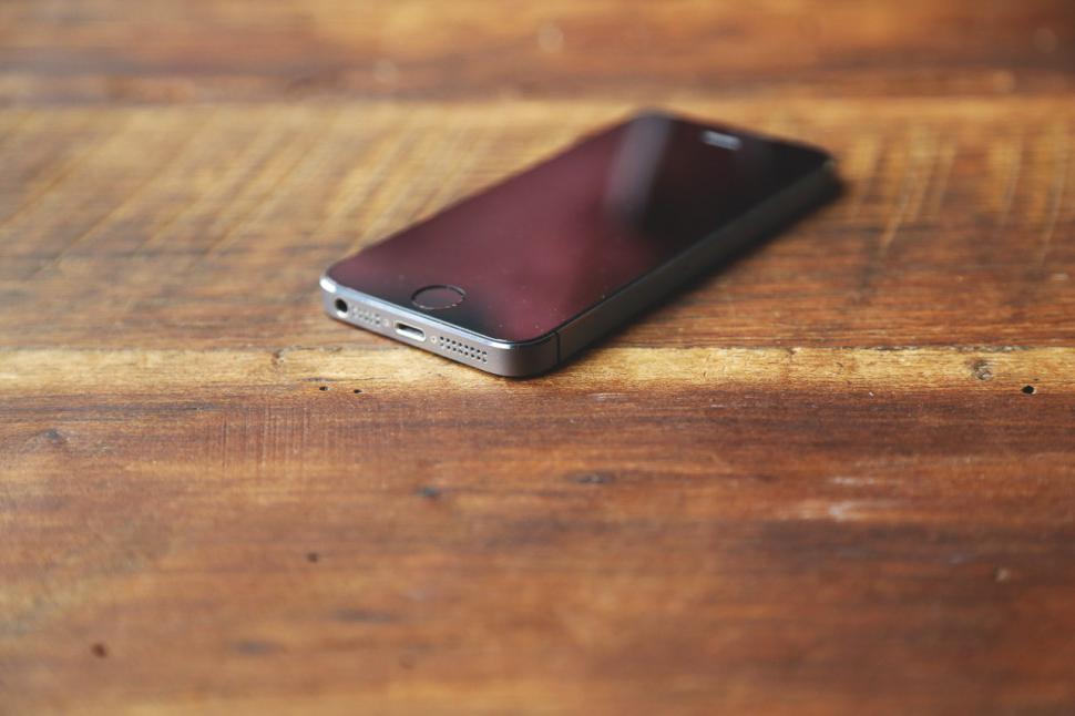 Free Image of Table with phone 