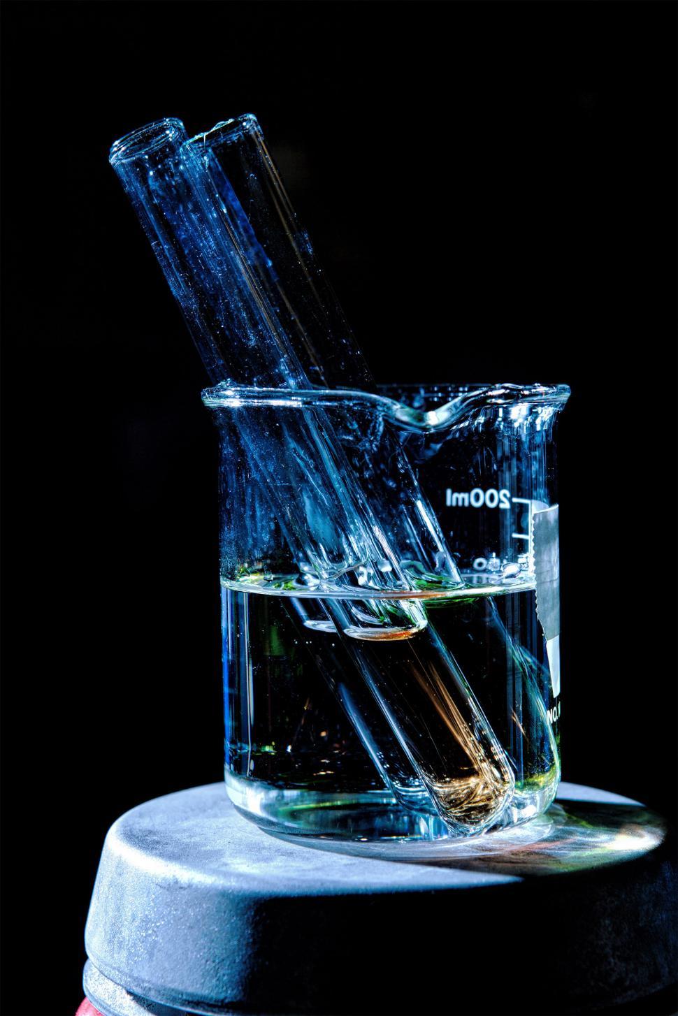 Free Image of Colored chemical solutions 