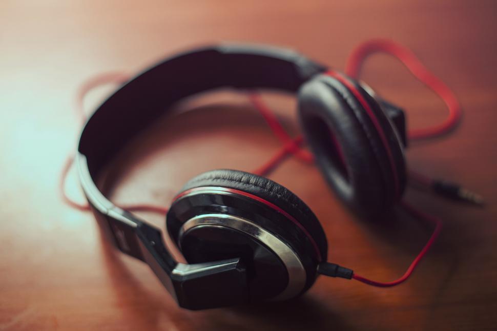 Free Image of Wired headphones 