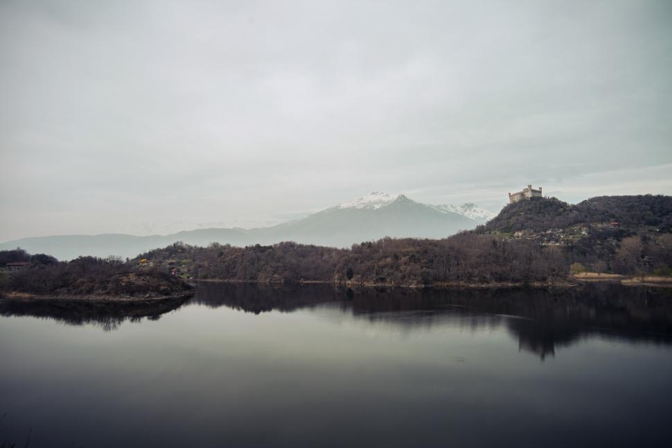 Free Image of Mountain lake 