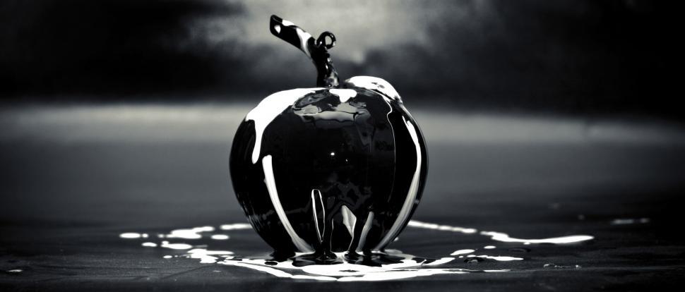 Free Image of Apple poured with liquid 