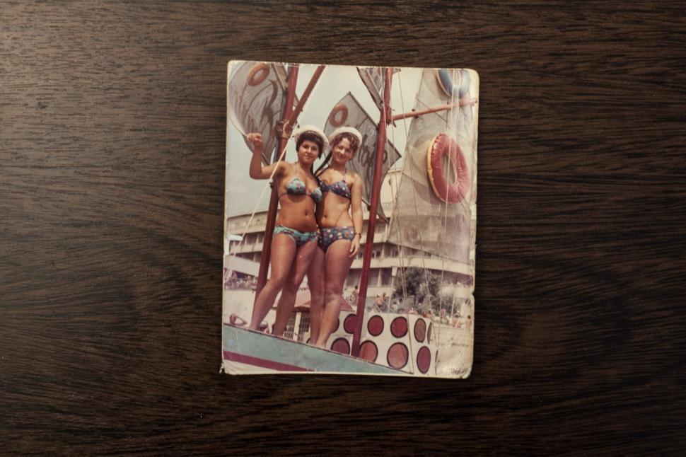 Free Image of Photo of women on vacation 