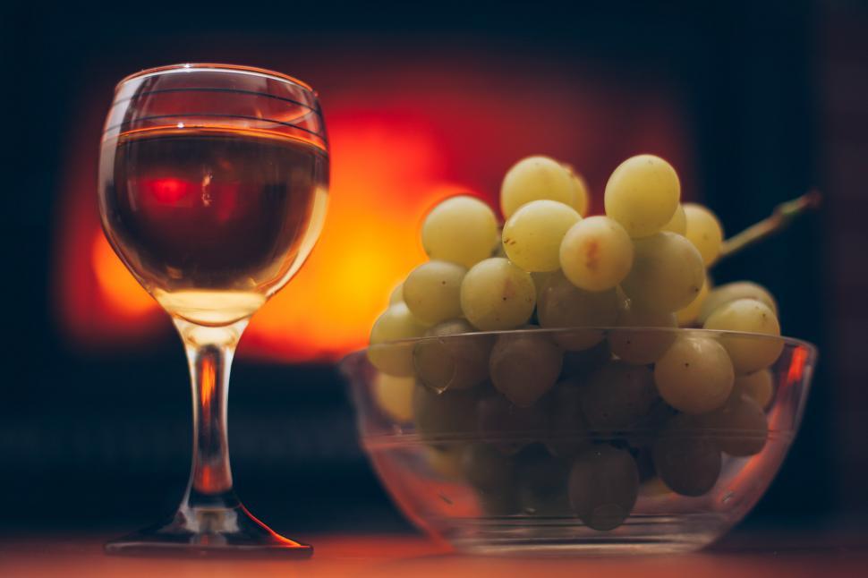 Free Image of Wine and Grapes 