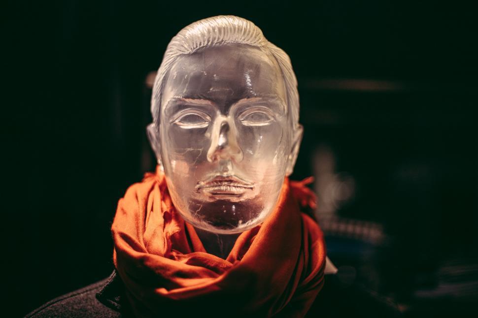 Free Image of A glass mannequin of a man 