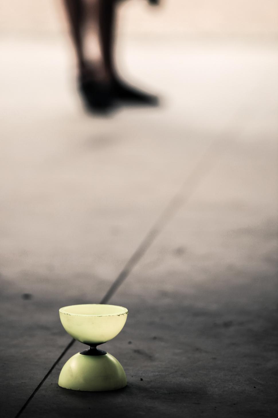 Free Image of Fluorescent green glass blow 