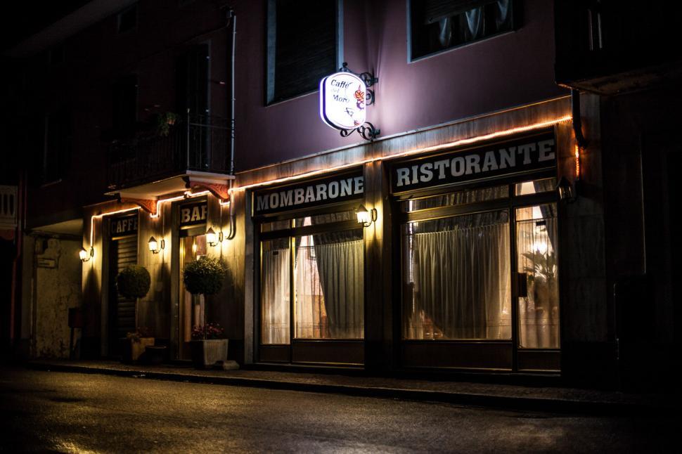 Free Image of Restaurant exteriror 