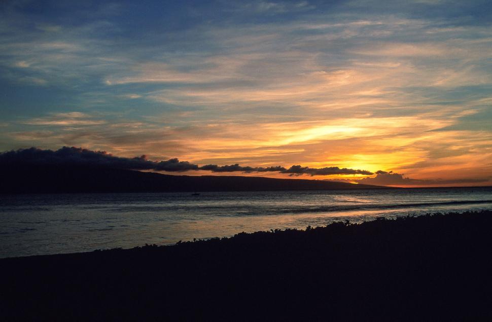 Free Image of Sunrise over water 