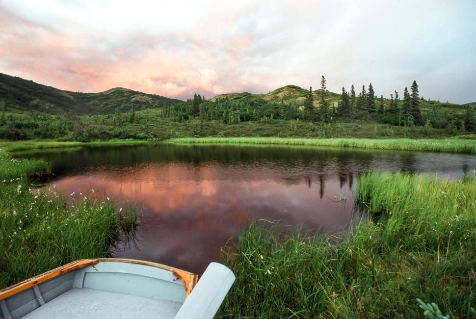 Free Image of Rainbow over Nugget pond 