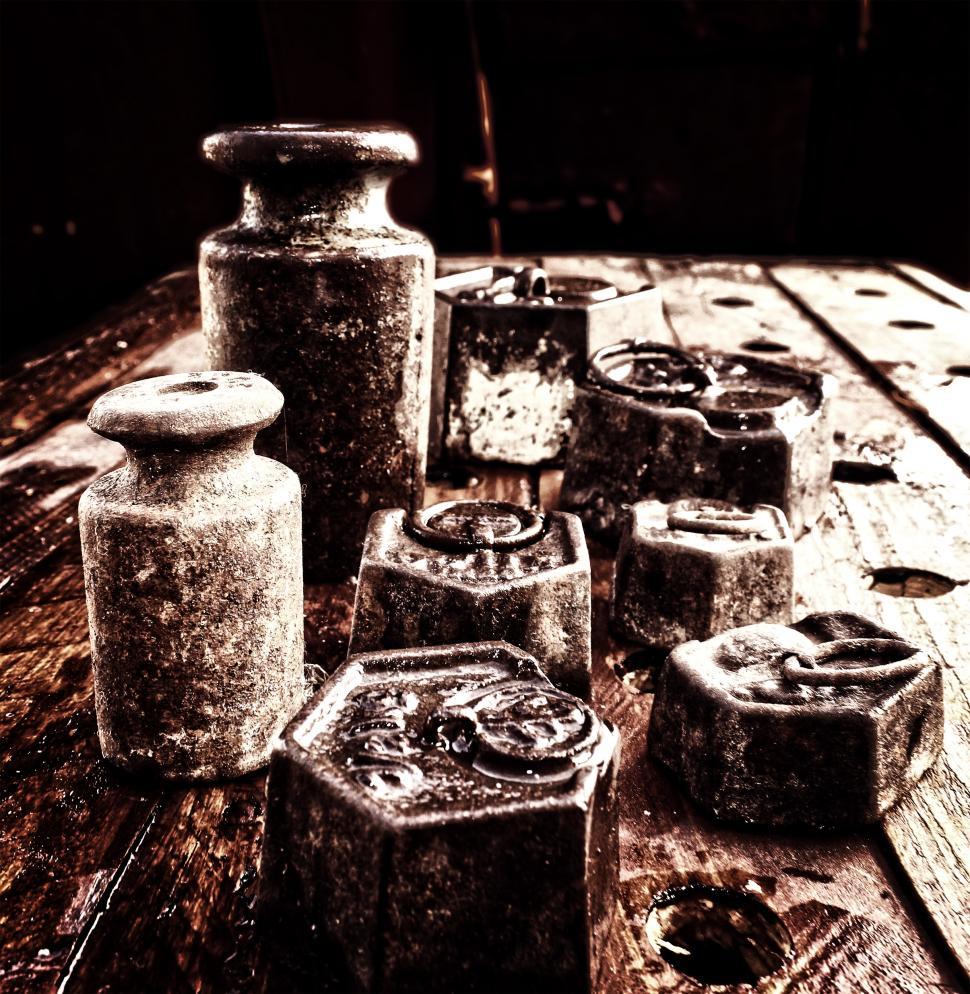 Free Image of Vintage rusty weights - Grunge looks 