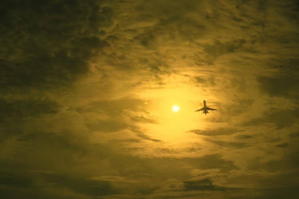 Free Image of Airliner 