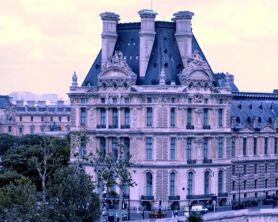 Free Image of Le Louvre 