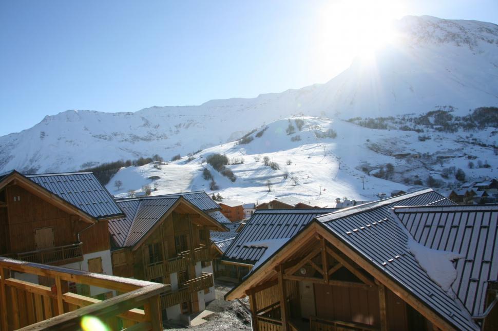 Free Image of Snow on house in the sun  