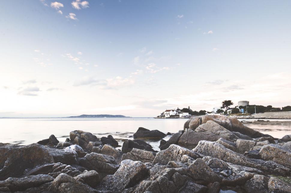 Free Image of Rocky Beach Scene in Black and White 