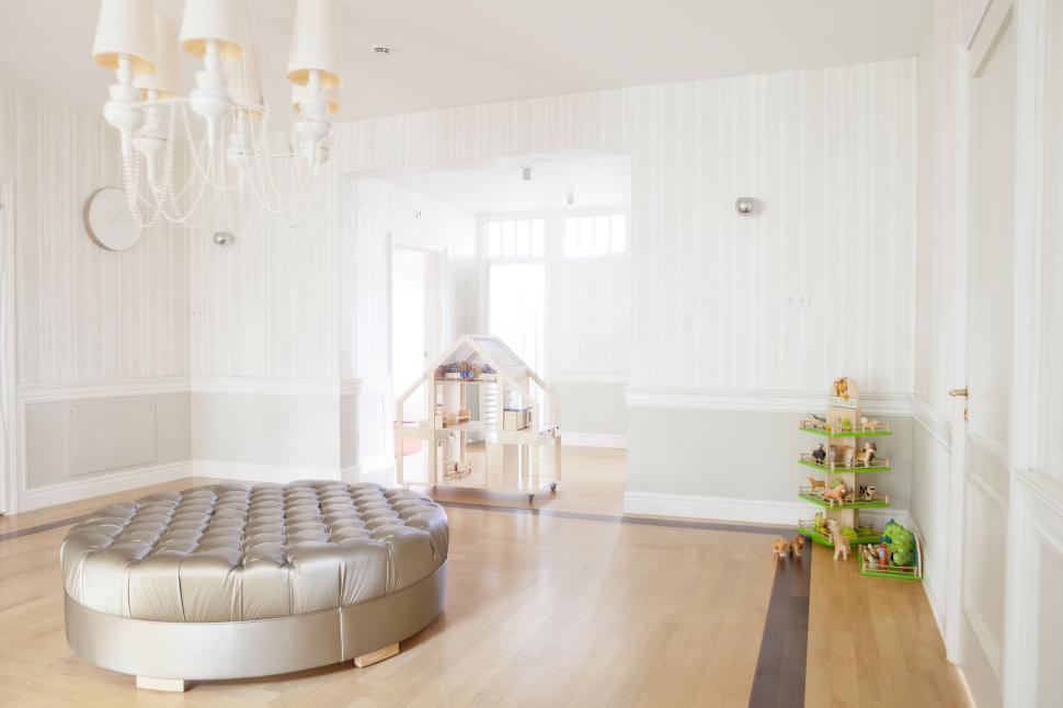Free Image of Elegant Living Room With Round Couch and Chandelier 