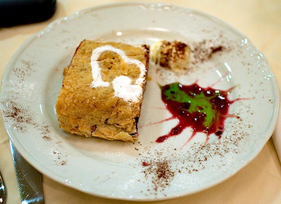 Free Image of Blueberry strudel 