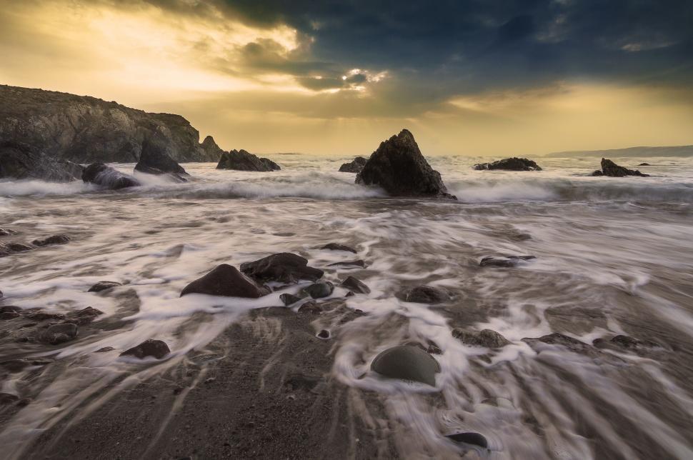 Free Image of Rocky Beach Landscape in Black and White 