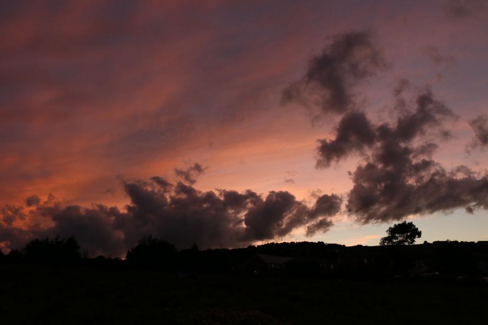 Free Image of Pink and Purple Sky at Sunset 