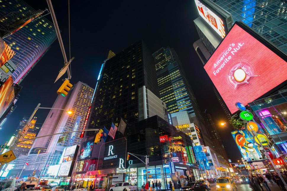 Free Image of Busy City Street With Tall Buildings 