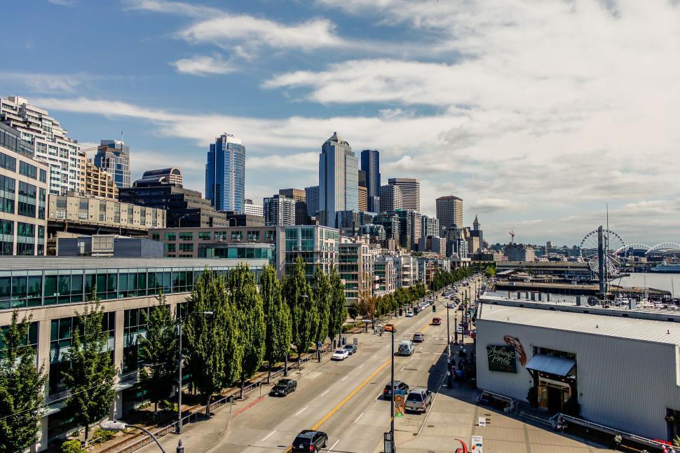Free Image of Urban Skyline With Tall Buildings 