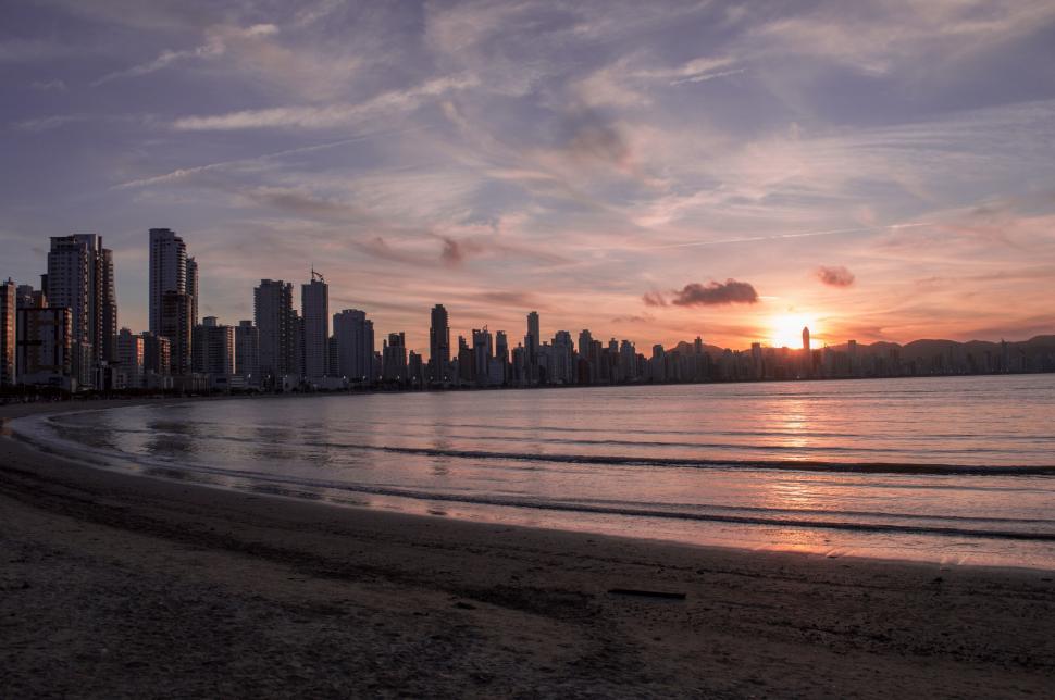 Free Image of Sun Setting Over City Skyline 