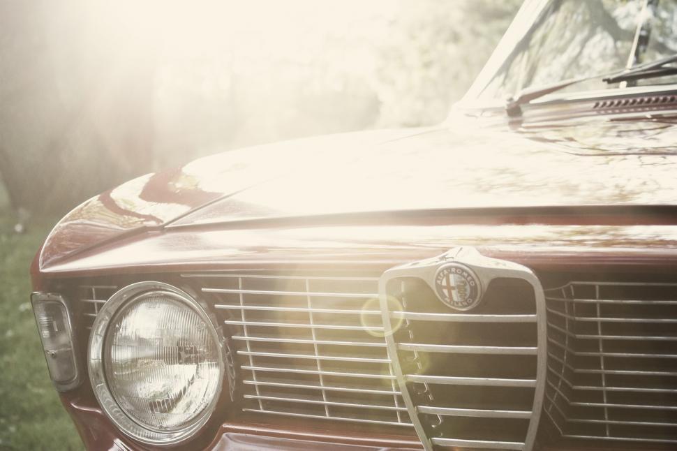 Free Image of Close-Up of the Front of an Old Car 