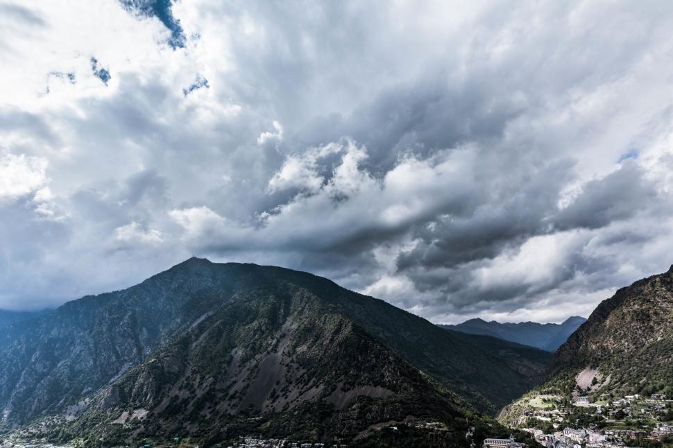 Free Image of Majestic Mountain Range With Clouds 