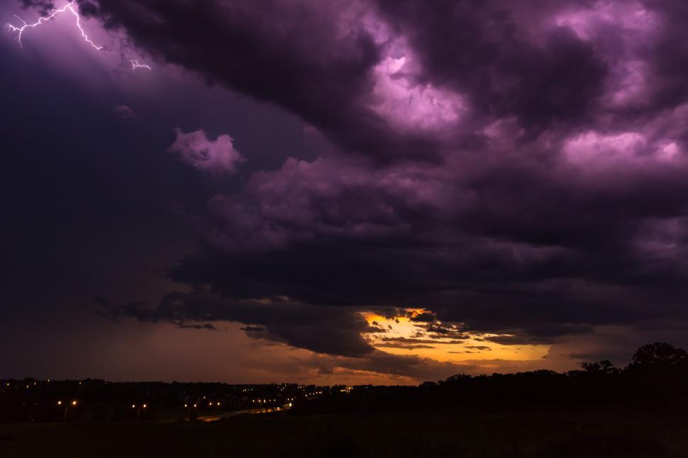 Free Image of Purple Sky Filled With Clouds 