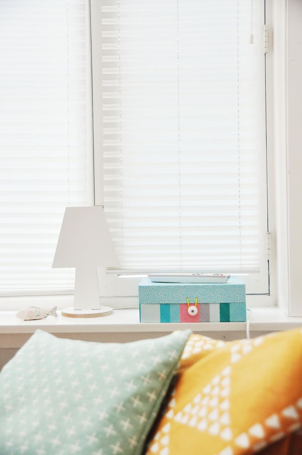 Free Image of Bedroom With Bed, Lamp, and Window 