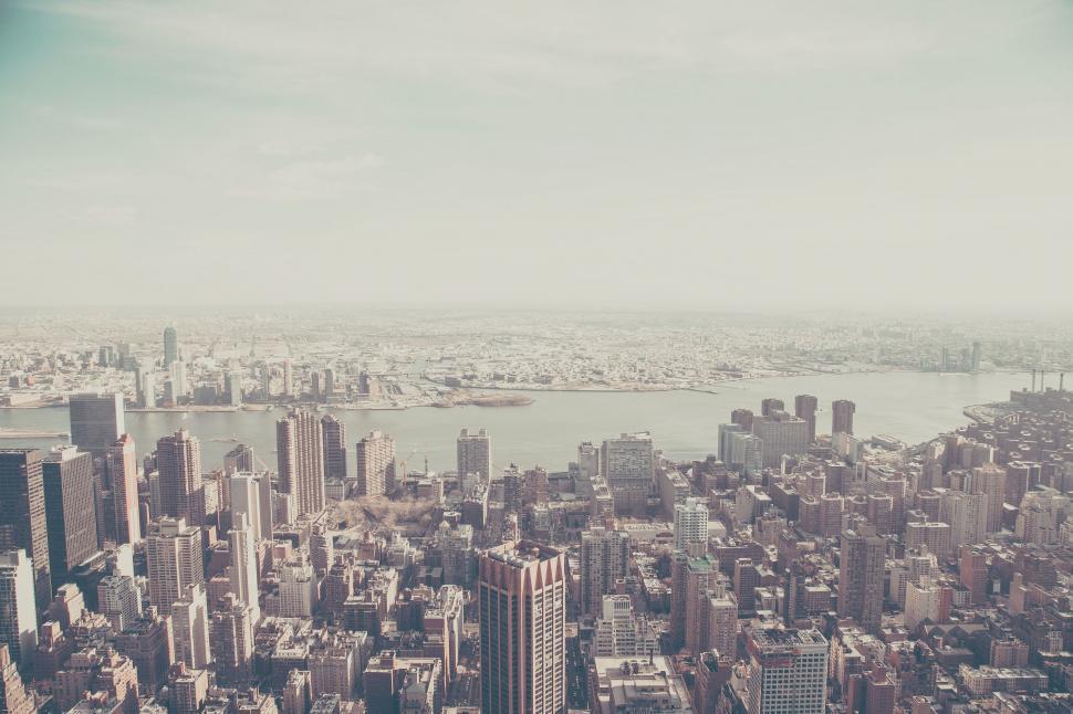 Free Image of Bustling Cityscape in Monochrome 