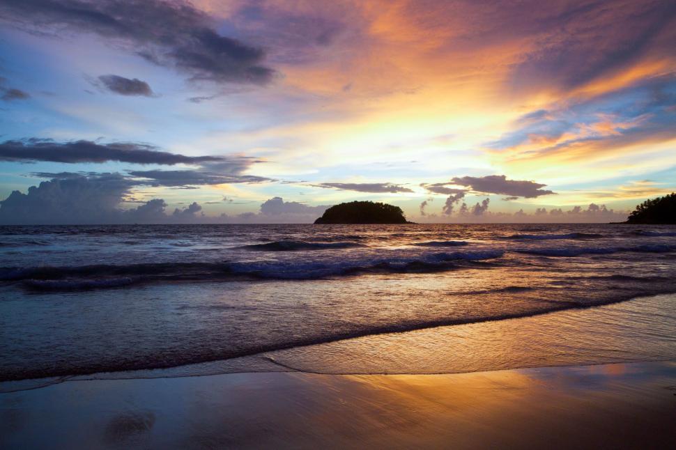 Free Image of Sunset on Beach With Waves 