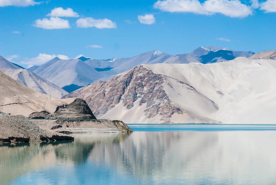 Free Image of Majestic Mountain Lake Surrounded by Peaks 