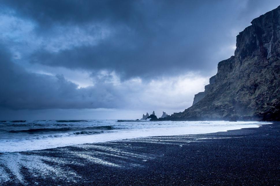 Free Image of Dark Beach With Waves Crashing 