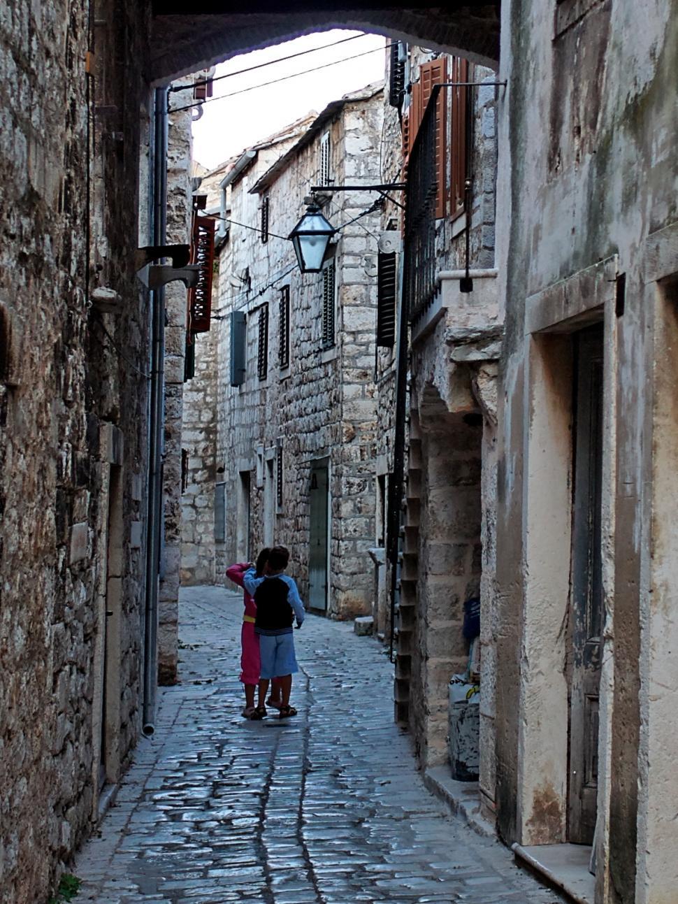 Free Image of Romeo & Juliet (age 5) 