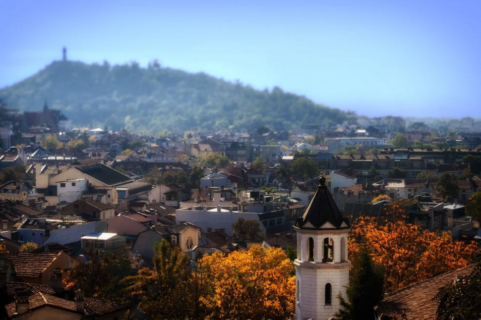 Free Image of City View With Mountain Background 