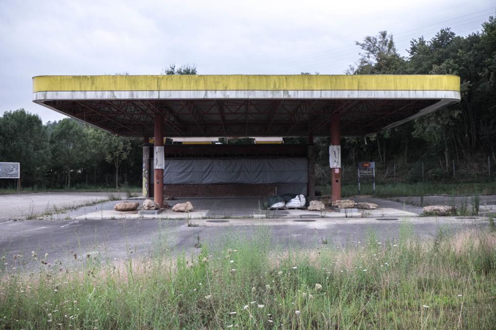 Free Image of Empty Parking Lot With Yellow Roof 