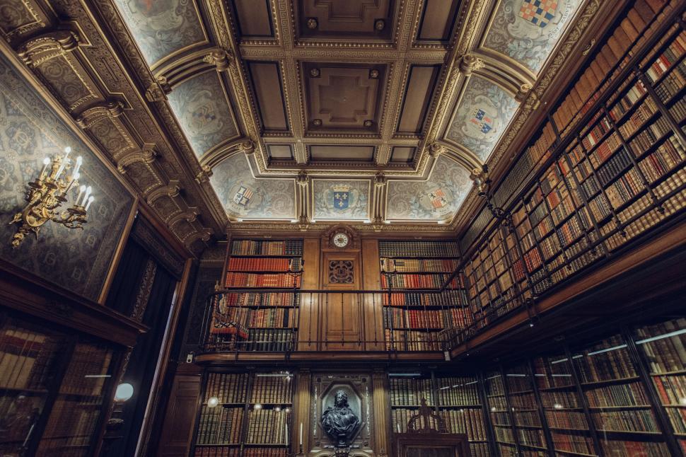 Free Image of A Room Filled With Books 