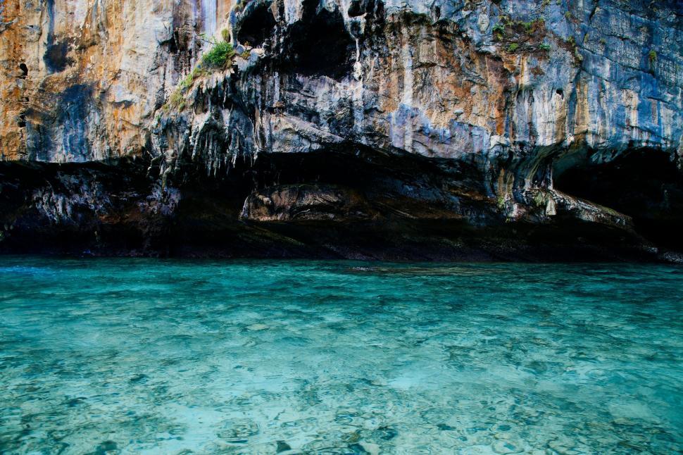 Free Image of Majestic Waterbody With Cave in Background 