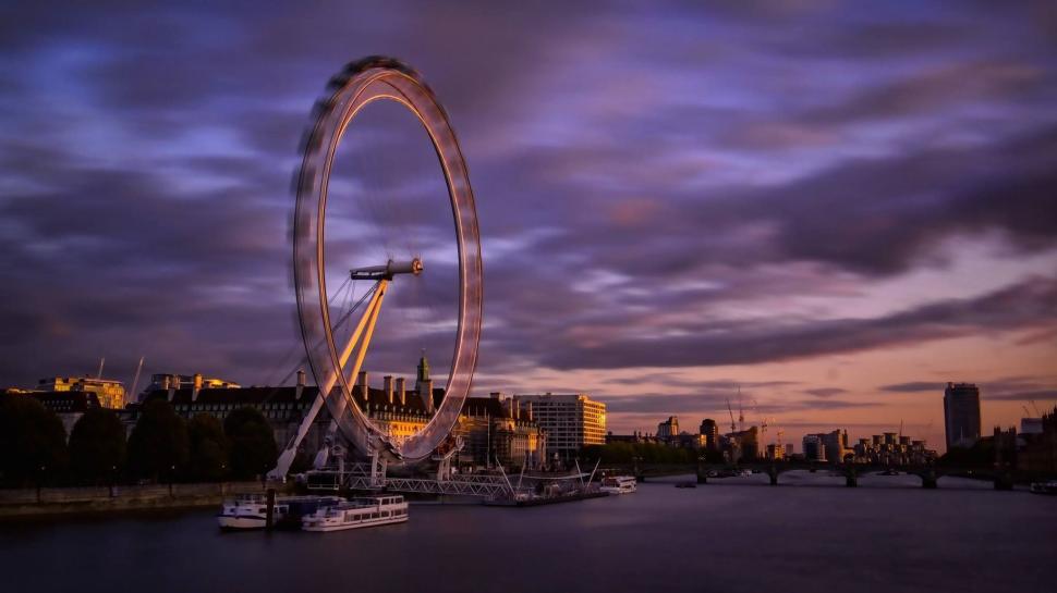Free Image of Ferris Wheel Floating in Body of Water 