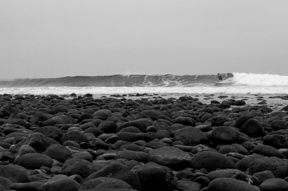 Free Image of Wave Rolling In From Ocean 