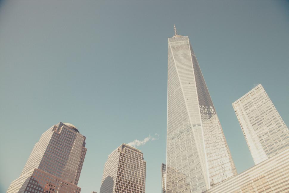Free Image of Towering Skyscraper in Busy City 