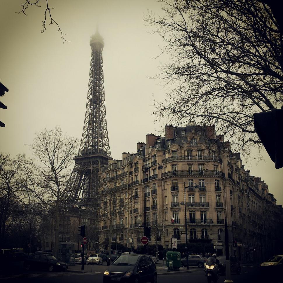 Free Image of Iconic Eiffel Tower in Black and White 