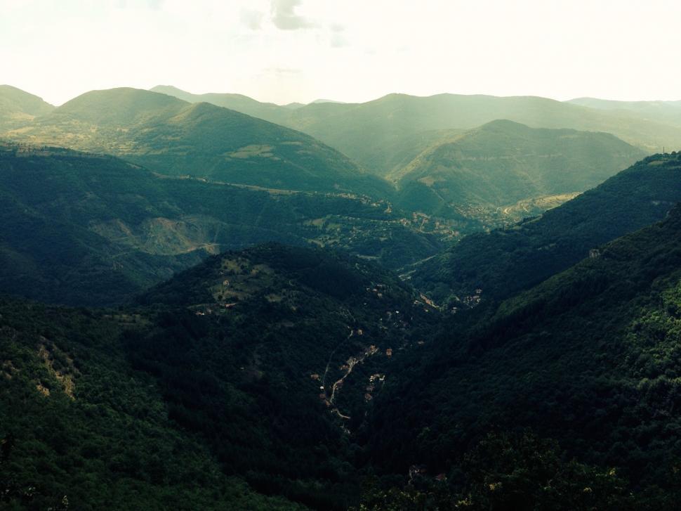 Free Image of Majestic View of Mountains From High Point 